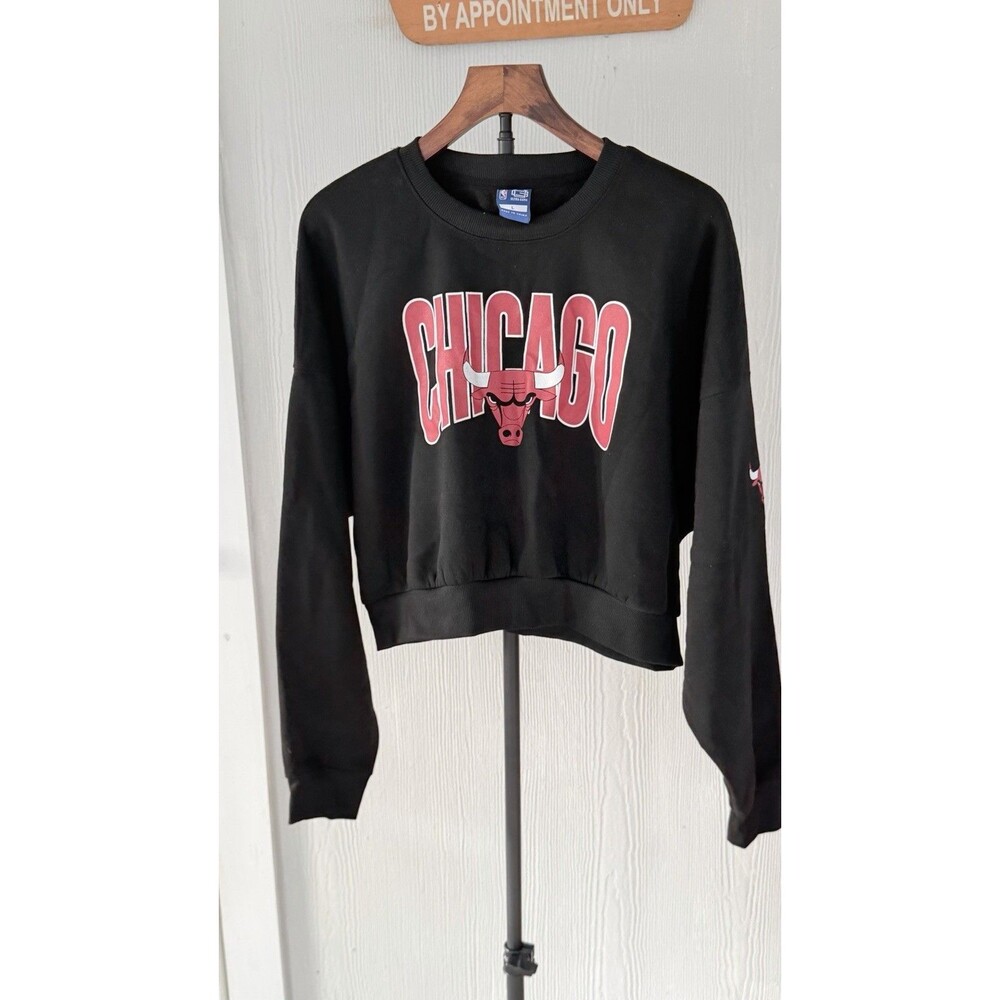 Ultra Game NBA Chicago Bulls Black Cropped Sweatshirt • NWOT • Size L